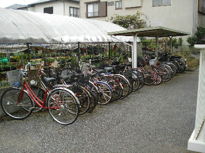 ニューシャルマン 自転車置き場.jpg