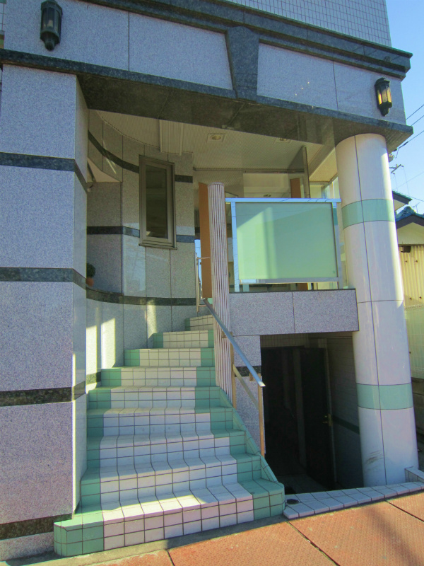 ロイヤルヒルズ エントランス.jpg