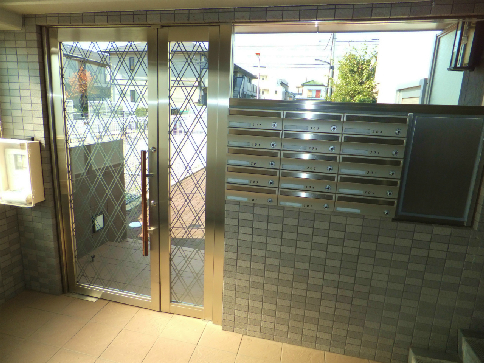 ヴェルジェ大和田 エントランス（建物内）.jpg
