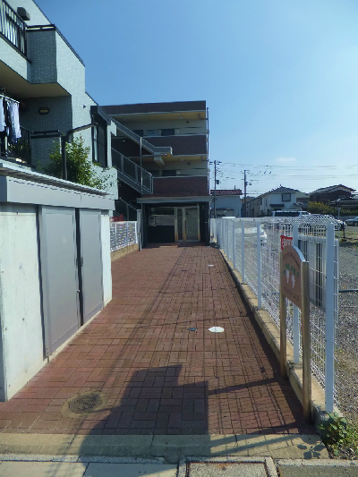 ヴェルジェ大和田 エントランスアプローチ.jpg