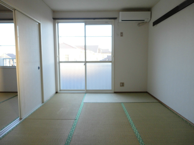 レピュート村山 南東向き　和室６帖