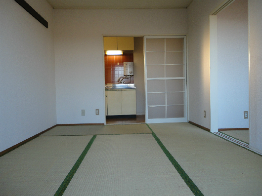 レピュート村山 和室６帖