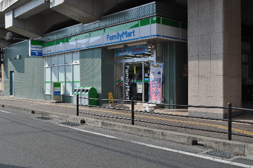 Raffine妙典 コンビ二：ﾌｧﾐﾘｰﾏｰﾄ市川妙典駅店　50m