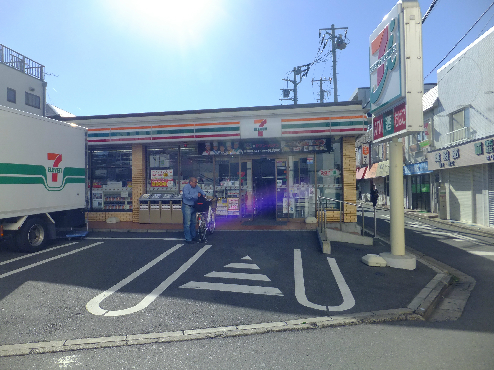 ルーツ壱番館 コンビ二：セブンイレブン　300m