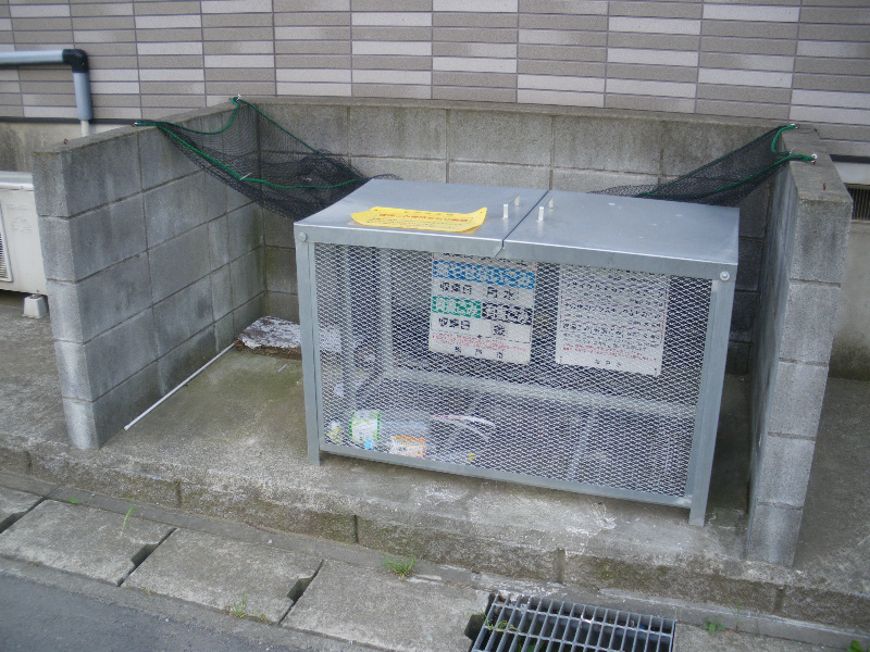 ヴィルドミール 敷地内ゴミ置き場