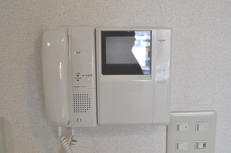 ロイヤルヒルズ 安心のTVモニター付インターホン