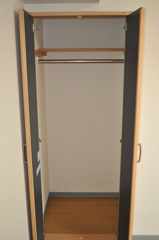ロイヤルヒルズ 奥行きのある収納です