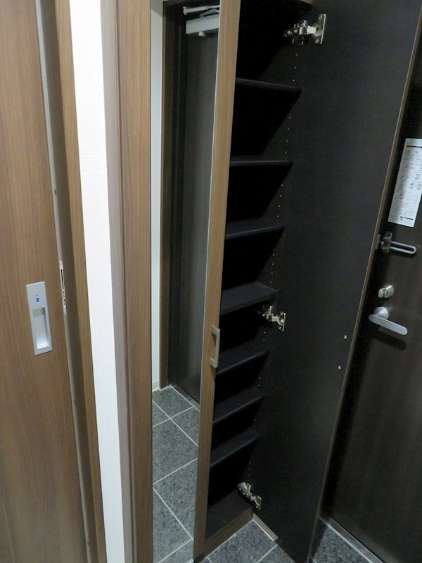 メルヴェーユ蘇我 大容量シューズBOX完備(鏡付)