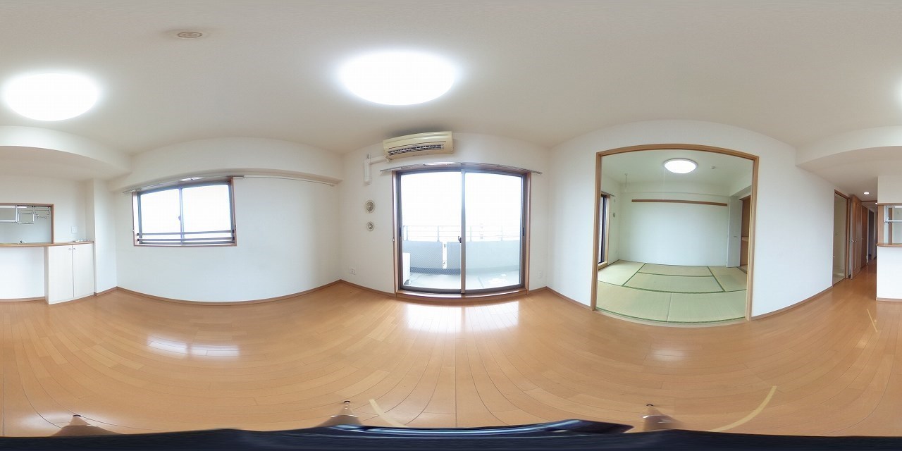 同建物の反転タイプ・角部屋のものになります
