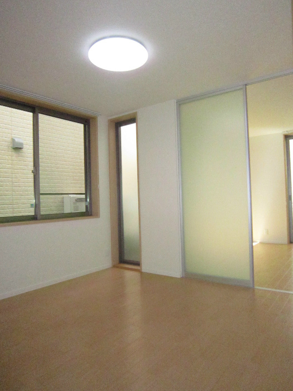 稲田優・敦子邸 窓が多く明るいお部屋です