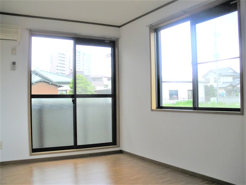 ヴィルドミール 二面採光の明るいお部屋です