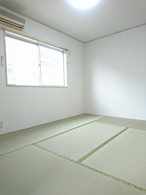 コスモスハウス 6帖の和室