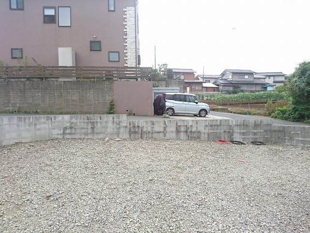 コスモスハウス 駐車場1台無料で付いてます♪（敷地外近隣）