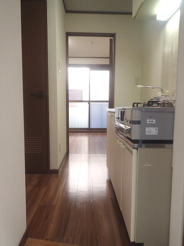BLUMEN　HAUS 玄関から見た室内