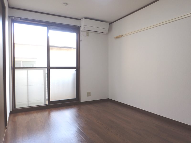 BLUMEN　HAUS エアコン完備（同建物2Fのお部屋です）