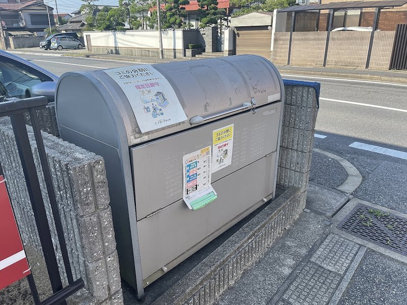 ラ・モンターニュ 敷地内ゴミ置き場