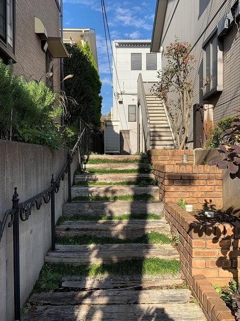 ライズ・コム 入口階段