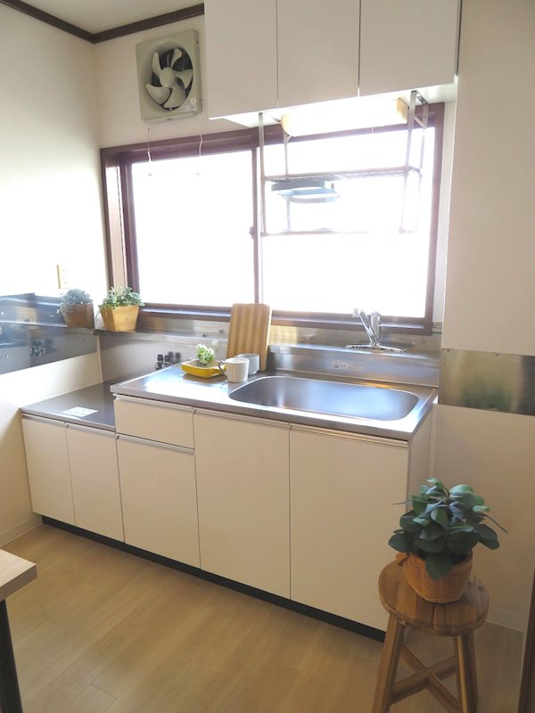 シティハイムチハル 新規ガスキッチンに交換しました！2口ガスコンロ設置可能（家具・雑貨はイメージとなります）