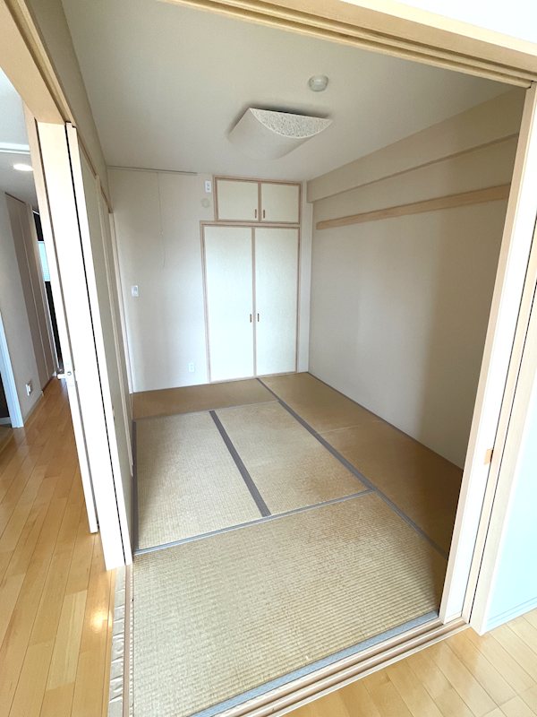 The NOBUTO HILLS GARDEN COURT 5.5帖の和室（クリーニング前の写真です）※照明は付きません